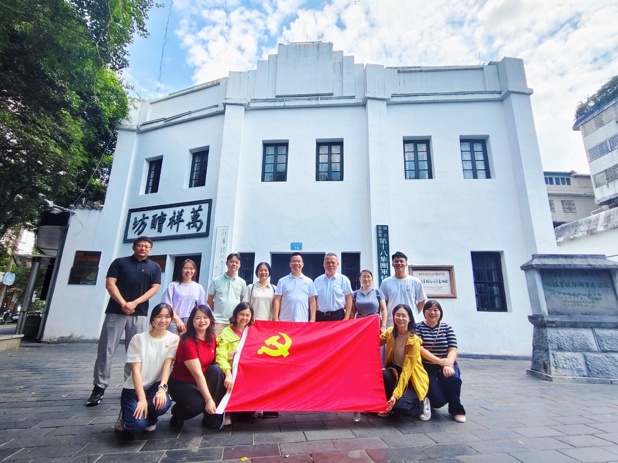 寻先辈足迹 扬抗战精神 践担当使命—— 两支部联合开展主题党日活动